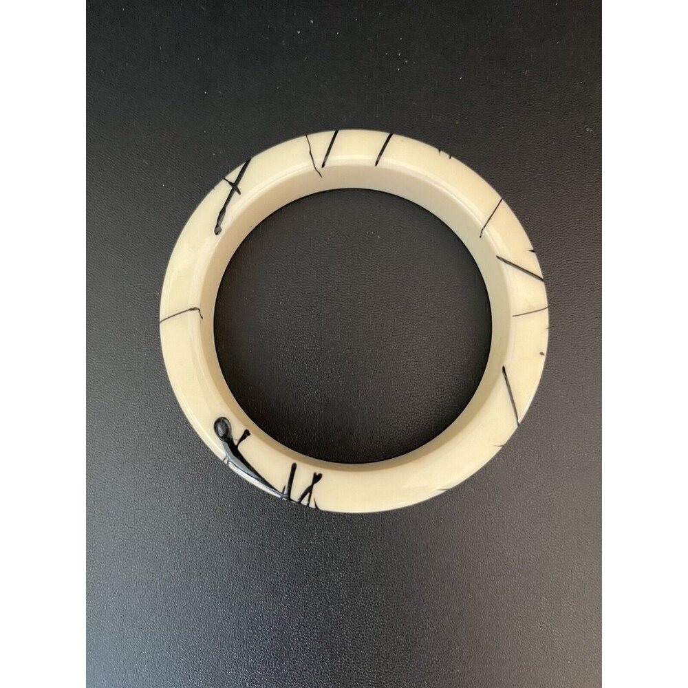 bangle bracelet Vintage Off White With Black Platter Pattern Round - Picture 2 of 5